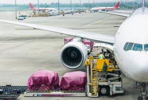 International shipping by sea and air freight